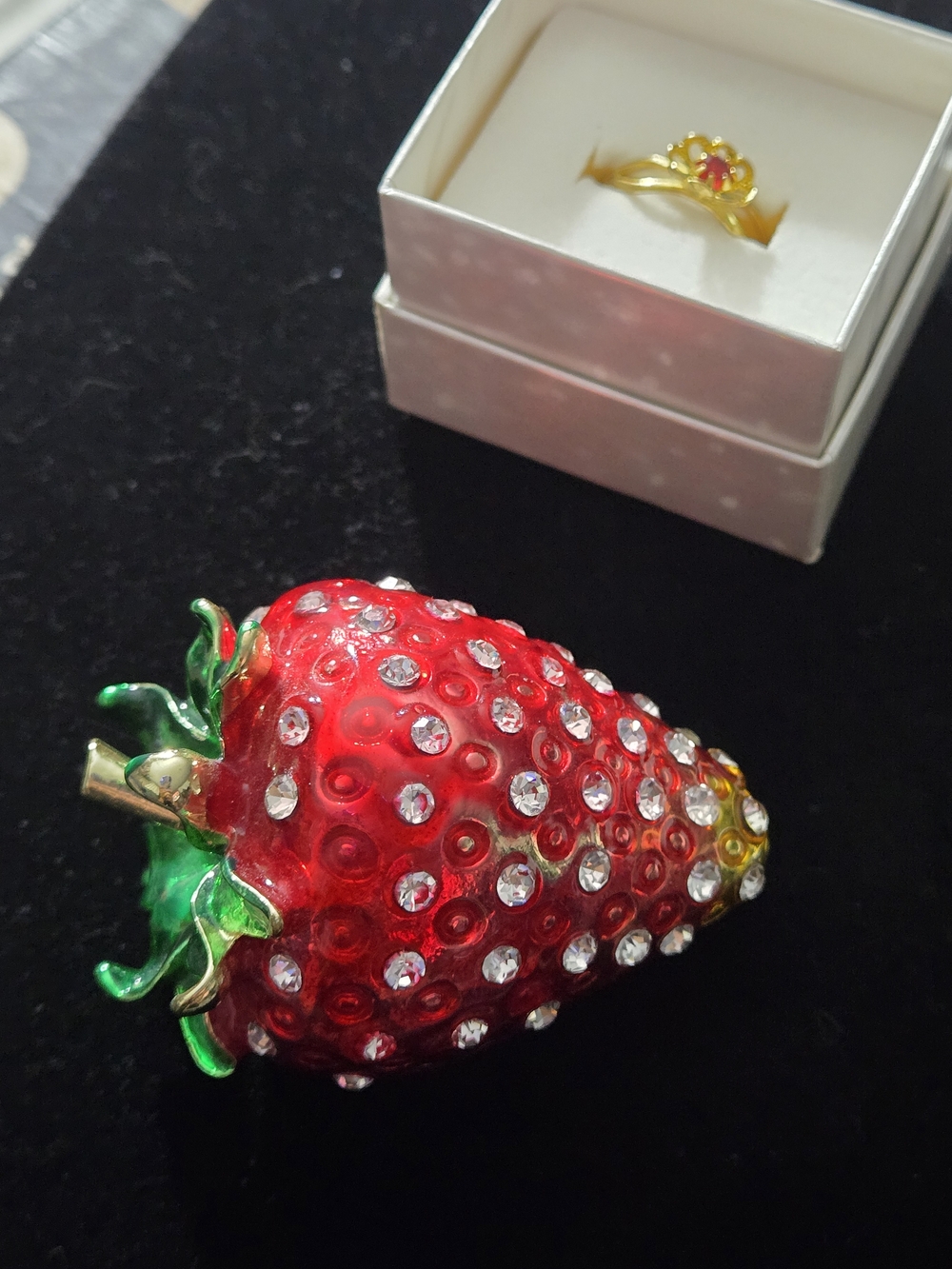 Red Crystal Strawberry Trinket Box Jewelry Holder - Picture 6 of 8